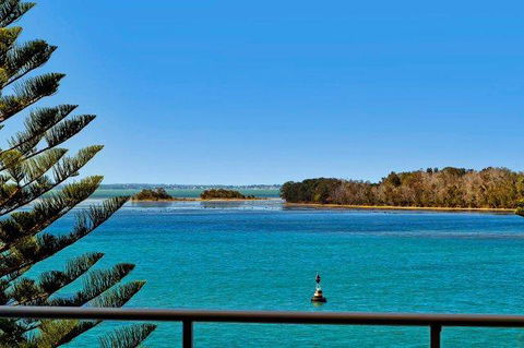 Lakeside Waterfront Apartment The Entrance - Tourism Townsville 34