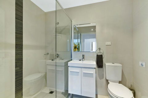 Lakeside Waterfront Apartment The Entrance - Tourism Townsville 11