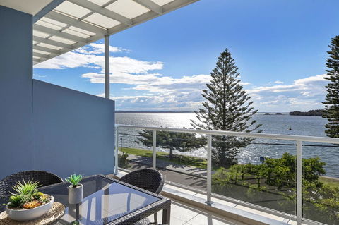 Lakeside Waterfront Apartment The Entrance - Tourism Townsville 31