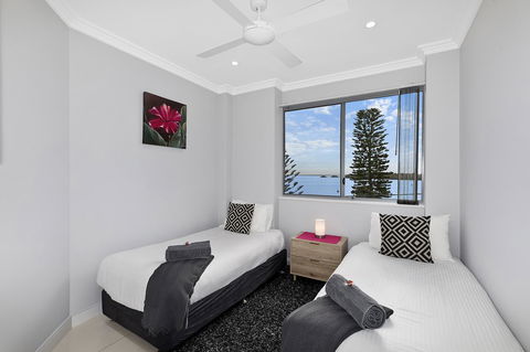 Lakeside Waterfront Apartment The Entrance - Tourism Townsville 9
