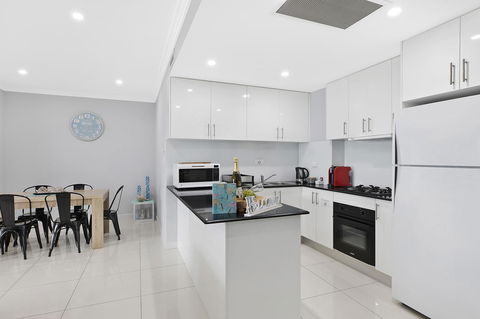 Lakeside Waterfront Apartment The Entrance - Tourism Townsville 2