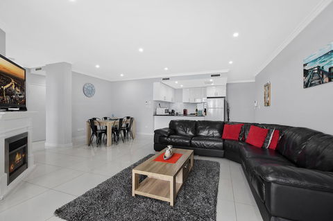 Lakeside Waterfront Apartment The Entrance - Tourism Townsville 4