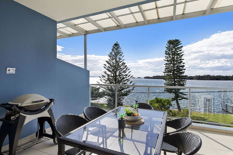 Lakeside Waterfront Apartment The Entrance - Tourism Townsville 30