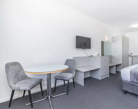 Hi 5 Glenelg Studio Apartment - Tourism Townsville 8