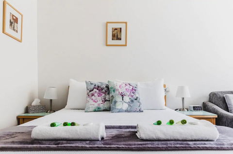 Hi 5 Glenelg Studio Apartment - Tourism Townsville 1