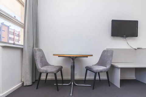 Hi 5 Glenelg Studio Apartment - Tourism Townsville 4