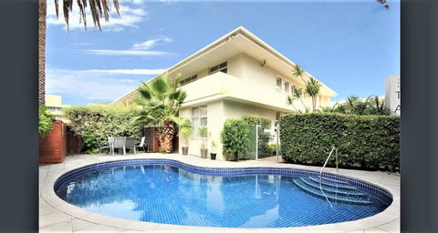 Hi 5 Glenelg Studio Apartment - Tourism Townsville 0