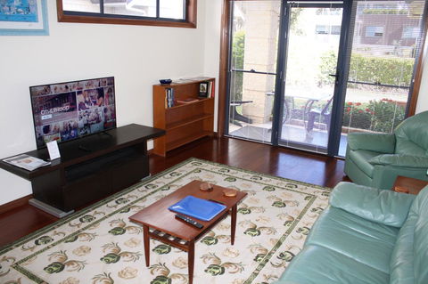 Serenity On Narrabeen Beach - 1Bdr Beachside Retreat - Tourism Townsville 7