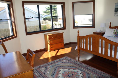 Serenity On Narrabeen Beach - 1Bdr Beachside Retreat - Tourism Townsville 3