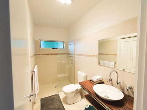 S T U D I O 22 Peaceful Retreat With Garden Views - Tourism Townsville 6