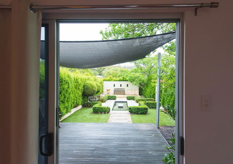 S T U D I O 22 Peaceful Retreat With Garden Views - Tourism Townsville 12