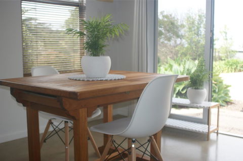 S T U D I O 22 Peaceful Retreat With Garden Views - Tourism Townsville 9