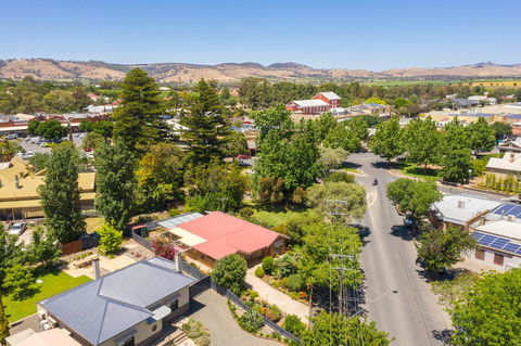 Tanunda\'s Magpie House - Tourism Townsville 26