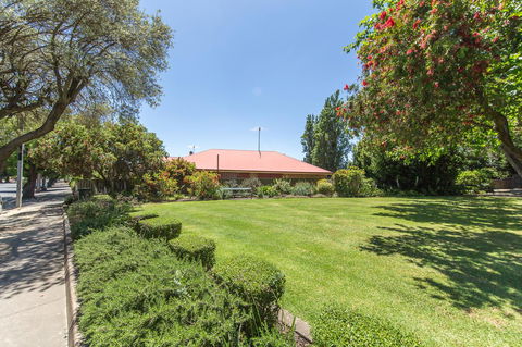 Tanunda\'s Magpie House - Tourism Townsville 30