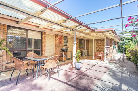 Tanunda\'s Magpie House - Tourism Townsville 21