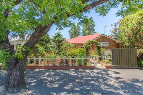 Tanunda\'s Magpie House - Tourism Townsville 23