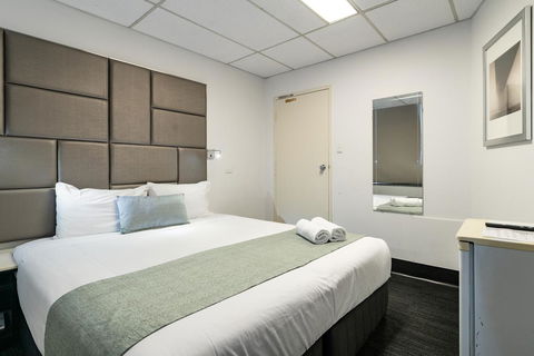 Cosmo On Bank - Tourism Townsville 11