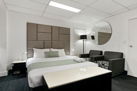 Cosmo On Bank - Tourism Townsville 3