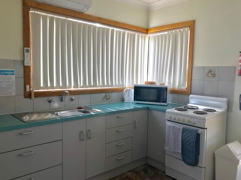 Emu Bay Holiday Homes - Tourism Townsville 33