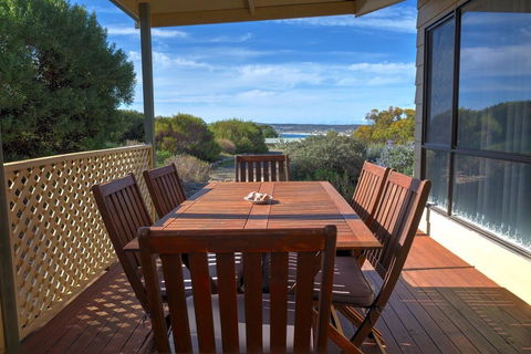 Emu Bay Holiday Homes - Tourism Townsville 6