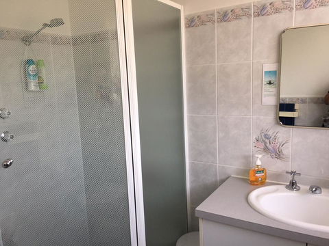 Emu Bay Holiday Homes - Tourism Townsville 35