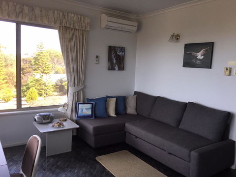 Emu Bay Holiday Homes - Tourism Townsville 37