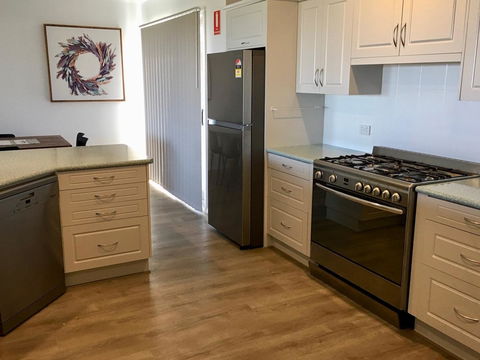Emu Bay Holiday Homes - Tourism Townsville 29
