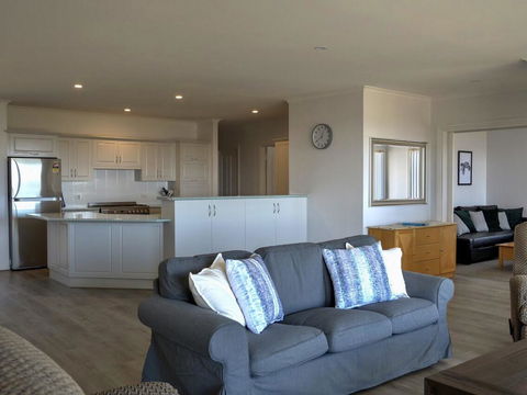 Emu Bay Holiday Homes - Tourism Townsville 15