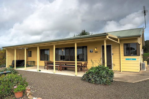 Emu Bay Holiday Homes - Tourism Townsville 8