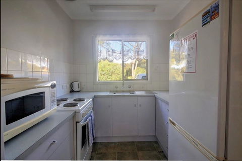 Emu Bay Holiday Homes - Tourism Townsville 4