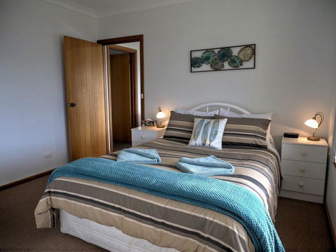 Emu Bay Holiday Homes - Tourism Townsville 11