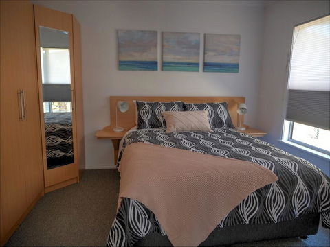 Emu Bay Holiday Homes - Tourism Townsville 23
