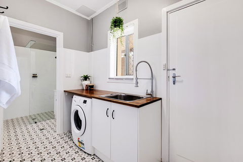Cute And Cosy - Events, Workers, Getaways - Tourism Townsville 11