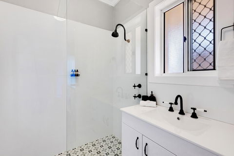 Cute And Cosy - Events, Workers, Getaways - Tourism Townsville 10