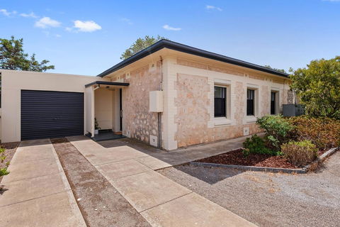 Cute And Cosy - Events, Workers, Getaways - Tourism Townsville 14