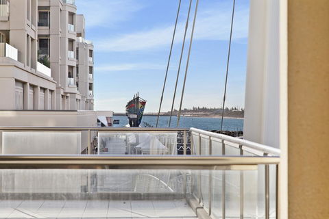 Glenelg Seaside Apartment - Tourism Townsville 0
