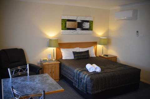 Arkana Motor Inn & Terrace Apartments - Tourism Townsville 0