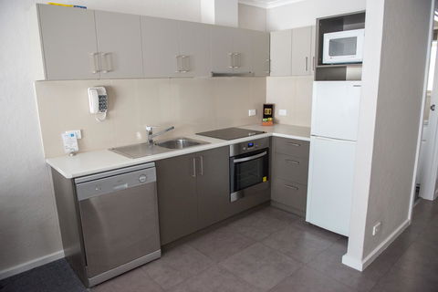 Arkana Motor Inn & Terrace Apartments - Tourism Townsville 3