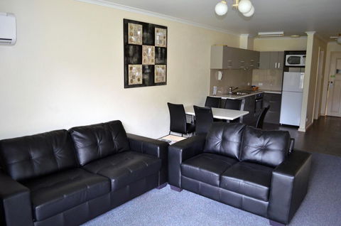 Arkana Motor Inn & Terrace Apartments - Tourism Townsville 34