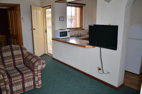 Arkana Motor Inn & Terrace Apartments - Tourism Townsville 35