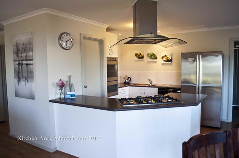 Admirals Inn - Tourism Townsville 0