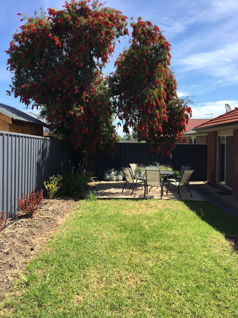 Windsor Gardens Home - Tourism Townsville 13