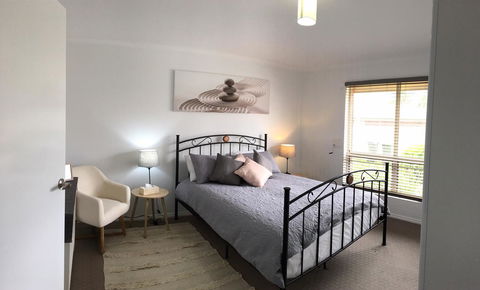 Windsor Gardens Home - Tourism Townsville 1