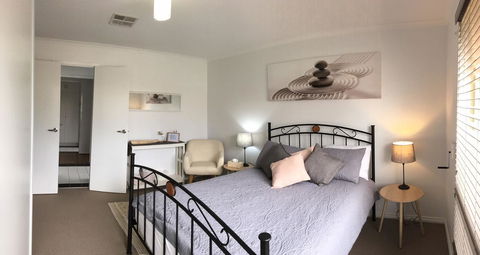 Windsor Gardens Home - Tourism Townsville 0