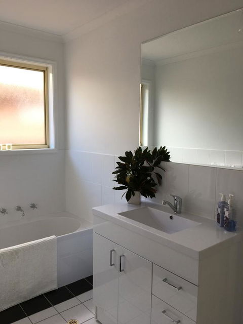 Windsor Gardens Home - Tourism Townsville 11
