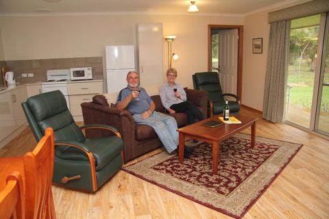 Camawald Coonawarra Cottage B&B - Tourism Townsville 4