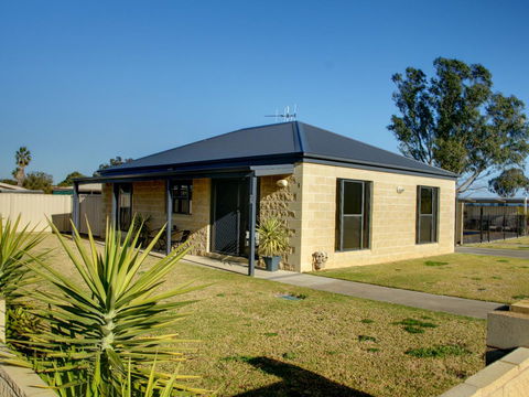 DBJ Holiday Units - Tourism Townsville 0