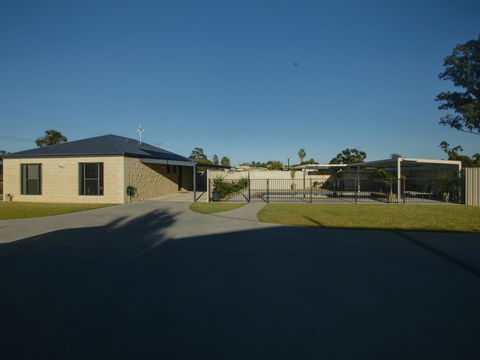 DBJ Holiday Units - Tourism Townsville 1