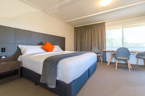 Mick O\'Sheas - Tourism Townsville 0