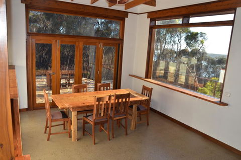 Of Stone & Wood Guesthouse - Tourism Townsville 4